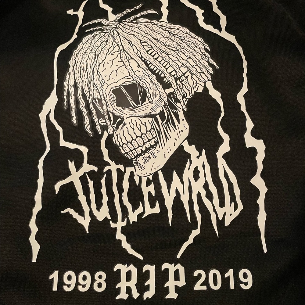 JUICE WRLD Hoodie RIP 1998-2019 Skull 999 Heart Size Adult Small NEW VERY RARE!